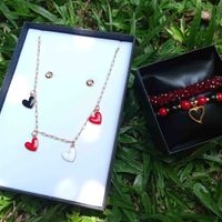 Set de joyería con corazones image