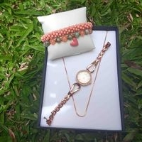 Set de joyería con reloj y pulsera image