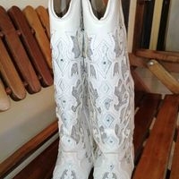 Botas vaqueras blancas bordadas image