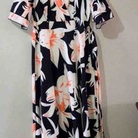 Vestido floral de mujer image