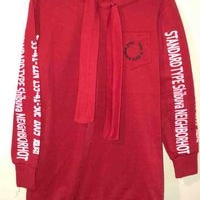 Sudadera roja con capucha image