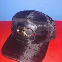 Gorra Salvatore Ferragamo negra image