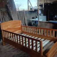 Cama de madera para niño image