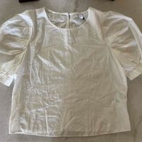 Blusa blanca de manga corta image