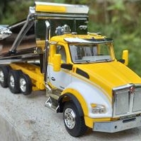 Kenworth T880 escala 1/64 marca First Gear. image