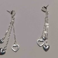 Aretes colgantes de corazones image
