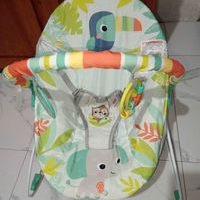 Silla mecedora para bebé con diseño de animales image