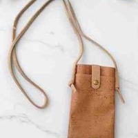 Bolso portacelular de corcho image