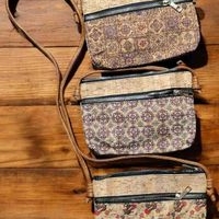 Bolsos de corcho estampados image