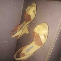 Zapatos de tacón Pertegaz amarillos image