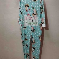Pijama de una pieza con diseño navideño talla M image