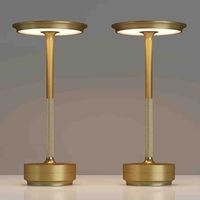 Lámpara de mesa LED dorada image