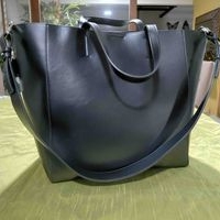 Bolso de cuero negro image