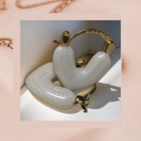 Elegantes aretes de corazón image