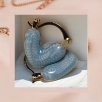 Elegantes aretes de corazón image