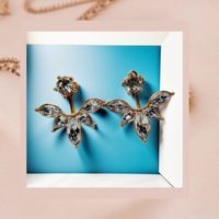 Elegantes aretes de cristal image