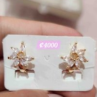 Aretes florales dorados image