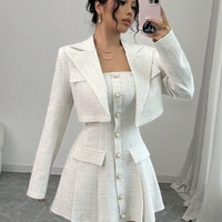 Conjunto de chaqueta y vestido blanco image