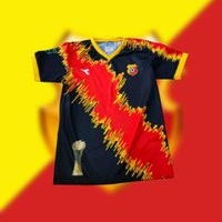 Camiseta deportiva con diseño vibrante image