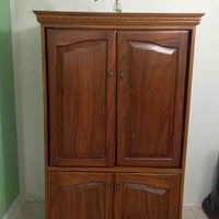 Armario de madera clásico image