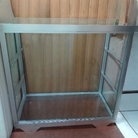 Vitrina de vidrio y aluminio image