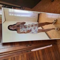 Vestido corto ajusta floral, marca pasarella. Inunca talla m pero sugiero a xs / s pequeño image