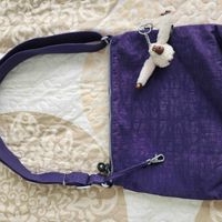 Bolso morado con llavero de mono image