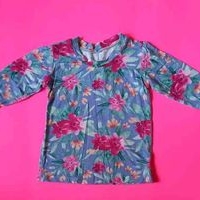 Blusa floral de manga larga para niña image