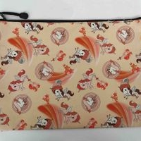 Estuche con diseño de unicornios image