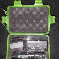 Linterna táctica recargable image