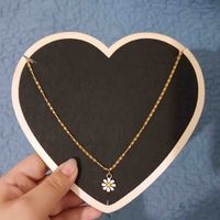 Collar dorado oro laminado con dije de flor image