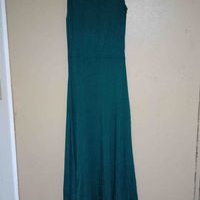 Vestido largo verde, cruzado en la espalda, con forro interno en el area del busto, Talla S-M image