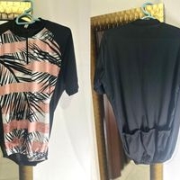 Jersey de ciclismo con diseño tropical image