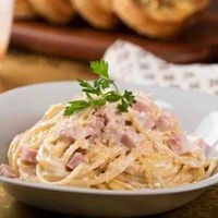 Pasta con salsa cremosa image