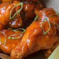 Alitas de pollo en salsa búfalo image